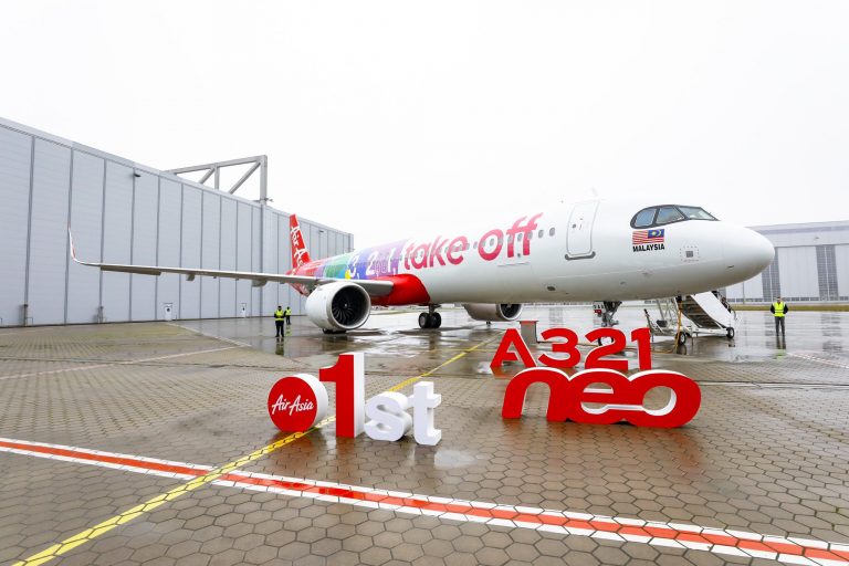 AirAsia Acquires Its First Airbus A321neo With A Funky Paint Job