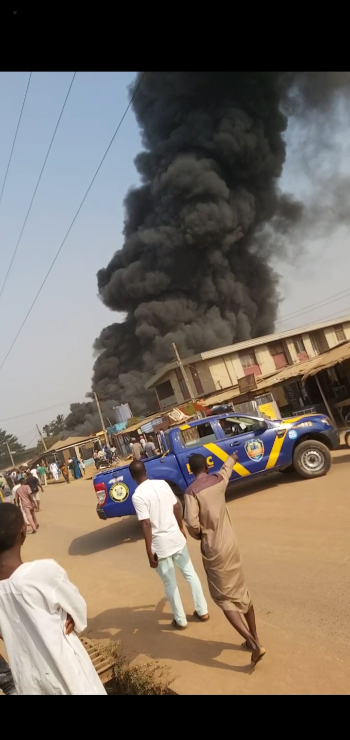 Just In: Fire Guts Building In Ijaiye