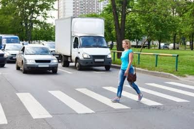 Pedestrian Safety Tips: Walking On The Road? See Five Tips To Avoid Accident