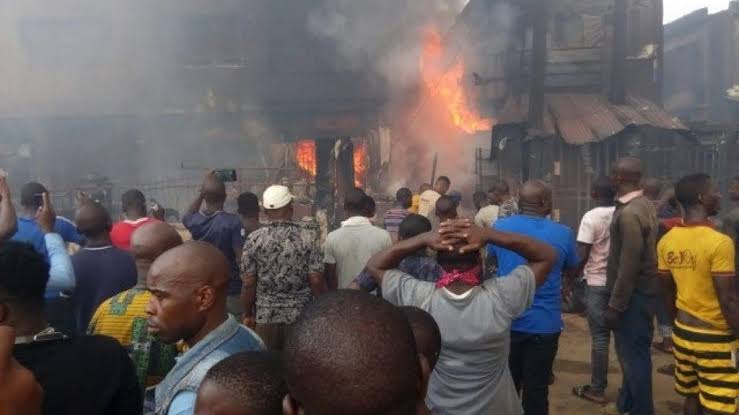 BREAKING: One Dead As Fire Razes Moniya Motor Park, Oyo State