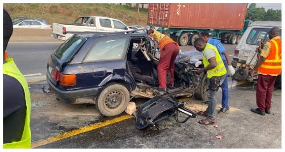 Tragedy on Lagos–Ibadan Expressway as Family of Three Killed in Crash